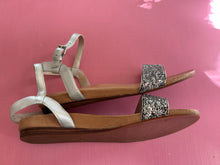 Load image into Gallery viewer, Pre-Loved Frankie4 Saving Sole sparkle
