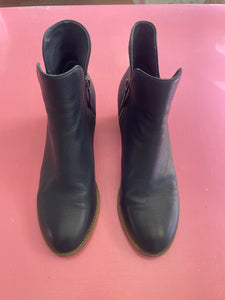 Pre-Loved D&J Shiannely Size 44