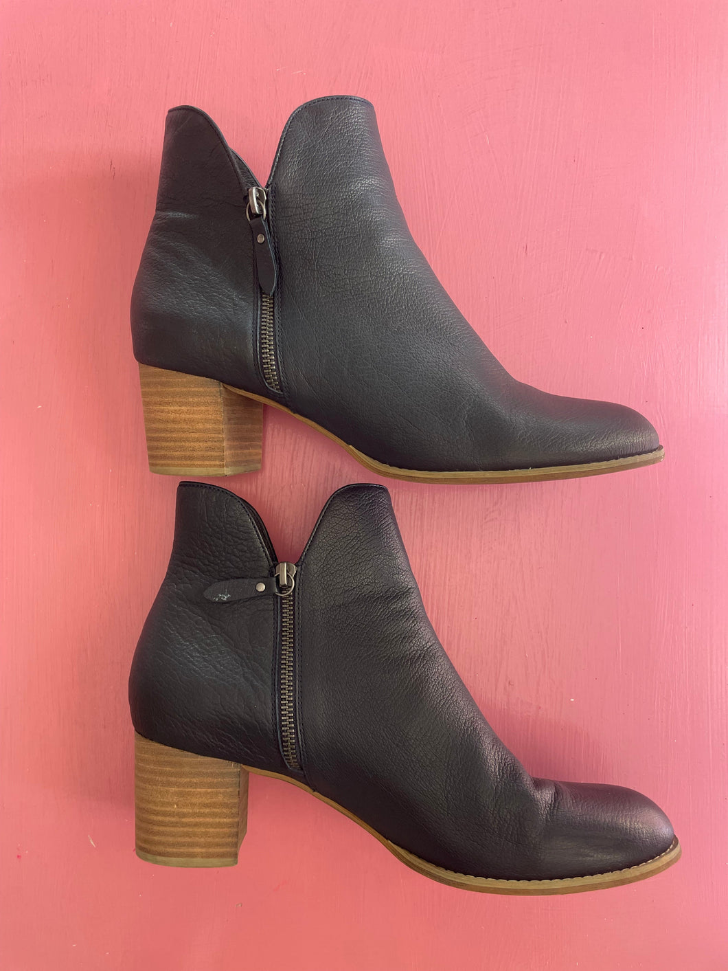 Pre-Loved D&J Shiannely Size 44