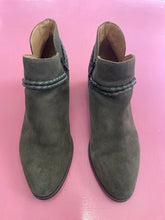 Load image into Gallery viewer, Pre-Loved Hush Puppies Calder Size AU12
