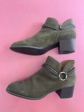 Load image into Gallery viewer, Pre-Loved Hush Puppies Calder Size AU12
