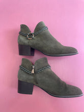 Load image into Gallery viewer, Pre-Loved Hush Puppies Calder Size AU12
