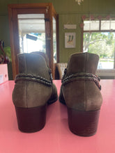 Load image into Gallery viewer, Pre-Loved Hush Puppies Calder Size AU12
