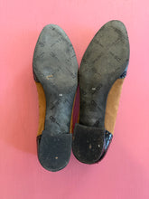 Load image into Gallery viewer, Pre-Loved Dansi Black Patent Low Heeled Shoe
