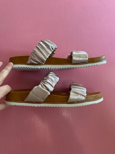 Pre-Loved Bresley Metallic Slide Size 45