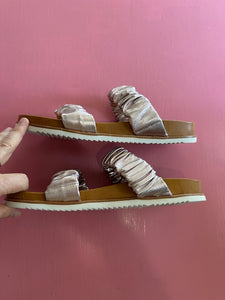 Pre-Loved Bresley Metallic Slide Size 45