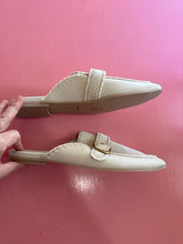 Load image into Gallery viewer, PL Dolce Vita Cream Buckle Slide Size 13
