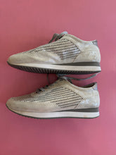 Load image into Gallery viewer, Pre-Loved Ziera Briar
