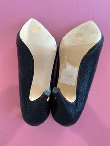 Pre-Loved Barefoot Tess Navy Courts Size 43
