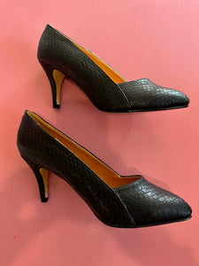 Pre-Loved Barefoot Tess Navy Courts Size 43