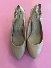 Load image into Gallery viewer, Pre-Loved Hush Puppies Harlo
