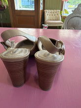 Load image into Gallery viewer, Pre-Loved Hush Puppies Harlo
