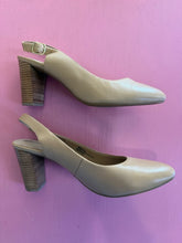 Load image into Gallery viewer, Pre-Loved Hush Puppies Harlo
