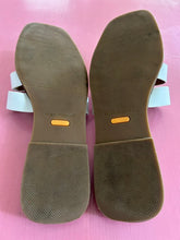 Load image into Gallery viewer, Pre-Loved Hush Puppies Isa
