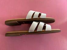Load image into Gallery viewer, Pre-Loved Hush Puppies Isa
