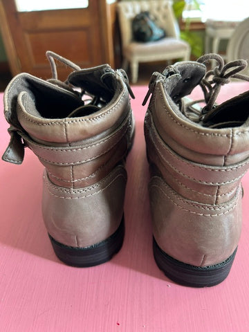 Pre-Loved Planet Deka2 Ankle Boot