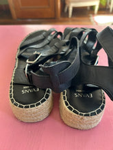 Load image into Gallery viewer, Pre-Loved City Chic Evans Platform Sandel
