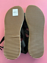 Load image into Gallery viewer, Pre-Loved City Chic Evans Platform Sandel
