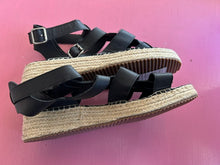 Load image into Gallery viewer, Pre-Loved City Chic Evans Platform Sandel

