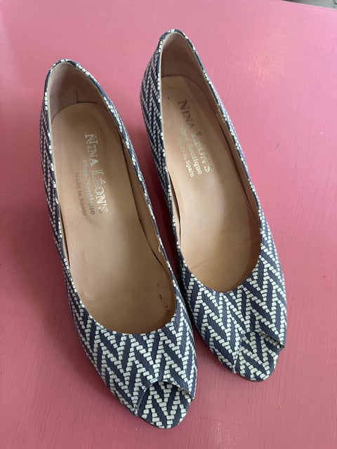 Pre-Loved Nina Leons Wedges Size AU11