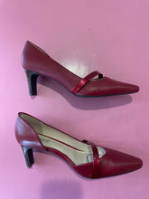 Load image into Gallery viewer, Pre-Loved Supersoft Narda Size 42
