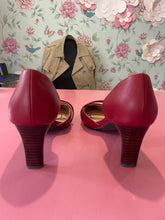 Load image into Gallery viewer, Pre-Loved Supersoft Narda Size 42
