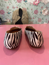 Load image into Gallery viewer, Pre-Loved Millwoods Zebra Loafer Size 43/AU12
