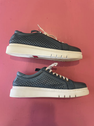 Pre-Loved Rilassare Timor Fresh Size 42/AU10