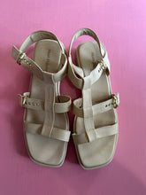 Load image into Gallery viewer, Pre-Loved Hush Puppies Equity Size AU11
