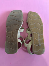 Load image into Gallery viewer, Pre-Loved Hush Puppies Equity Size AU11

