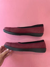 Load image into Gallery viewer, Pre-Loved Clarks CloudSteppers
