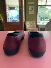 Load image into Gallery viewer, Pre-Loved Clarks CloudSteppers
