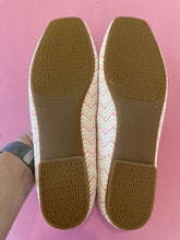 Load image into Gallery viewer, Pre-Loved Vivaia Pale Pink Flat
