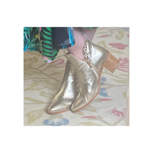 Load image into Gallery viewer, Isabella Milan Gold Leopard
